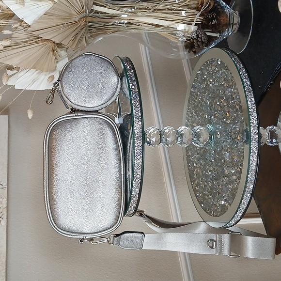 New Christian Lacroix Silver Faux Leather Crossbody Camera Bag With Pouch - Picture 10 of 17